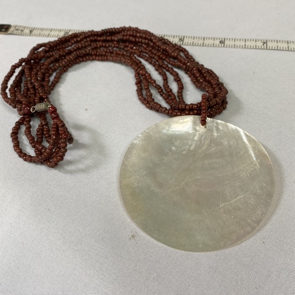 Large polished shell necklace brown seed beads - Picture 8 of 10